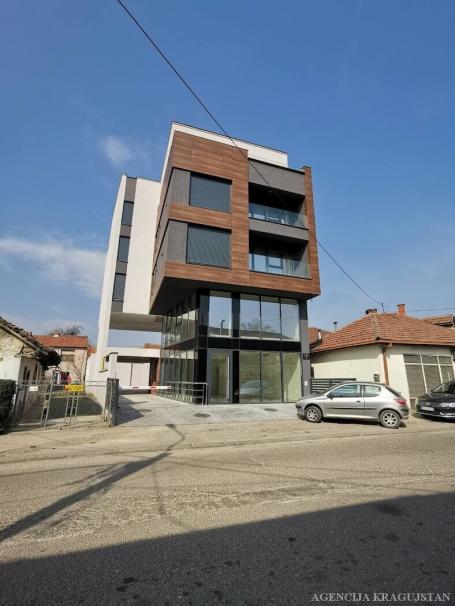 Izdavanje, Lokal, 270m2 , Kragujevac