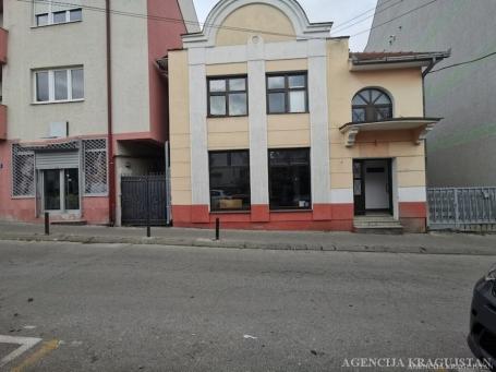 Izdavanje, Lokal, 160m2 , Centar