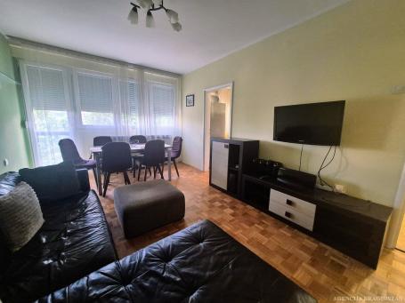 Izdavanje, Stan, 77m2 , Centar