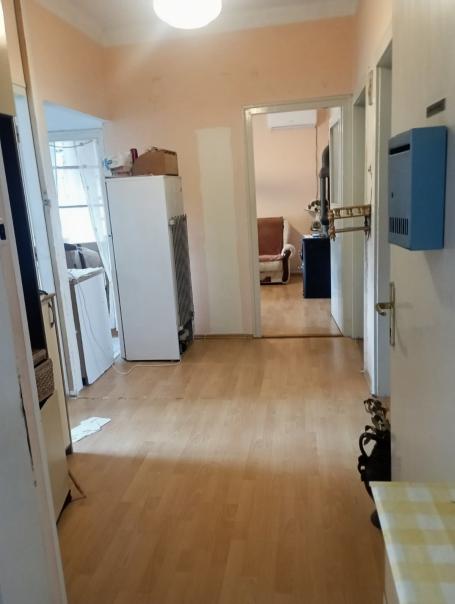 Prodajem dvoiposoban stan od 70m2 Herceg Novi Bijela 50m od obale
