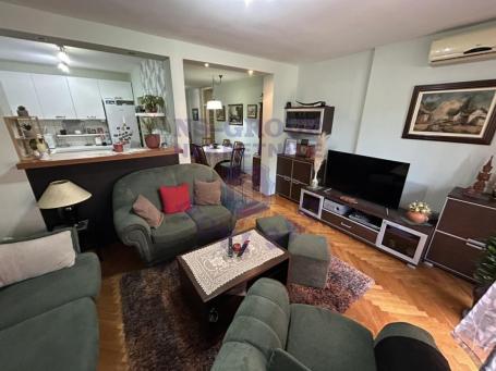 Komforan dvosoban stan površine 70 m², na odličnoj lokaciji na Telepu. 