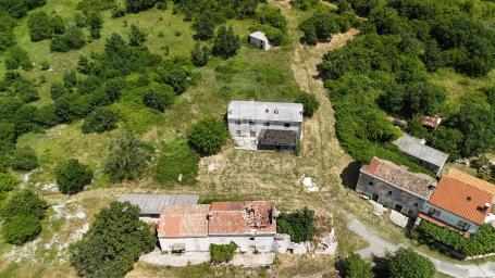 Istra, Barban, kamena kuća za renovaciju s velikom okućnicom