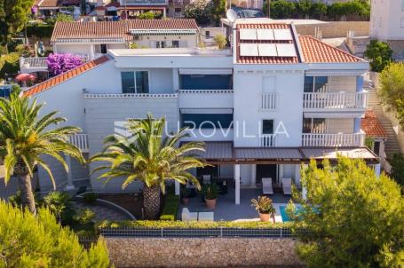 Split, Čiovo, moderna villa/boutique hotel s 8 apartmana, prvi red do mora