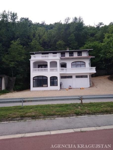 Prodaja, Kuća, 330m2 , Golubac