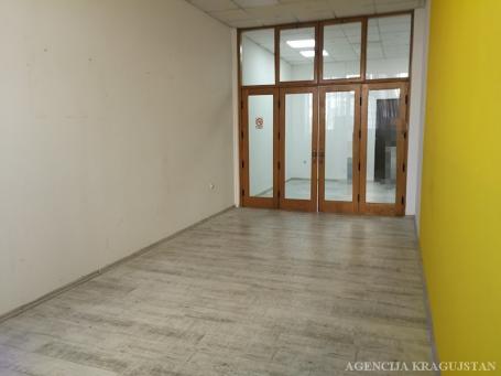 Prodaja, Lokal, 74m2 , Centar