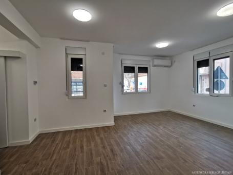 Prodaja, Stan, 60m2 , Centar