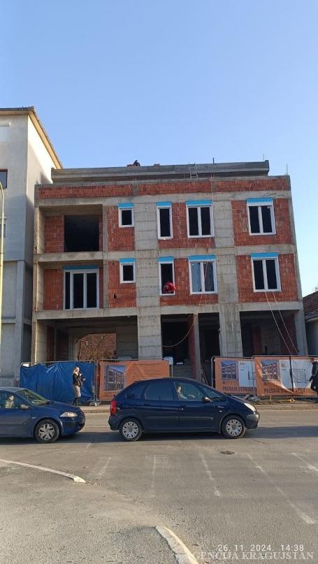 Izdavanje, Lokal, 90m2 , Centar