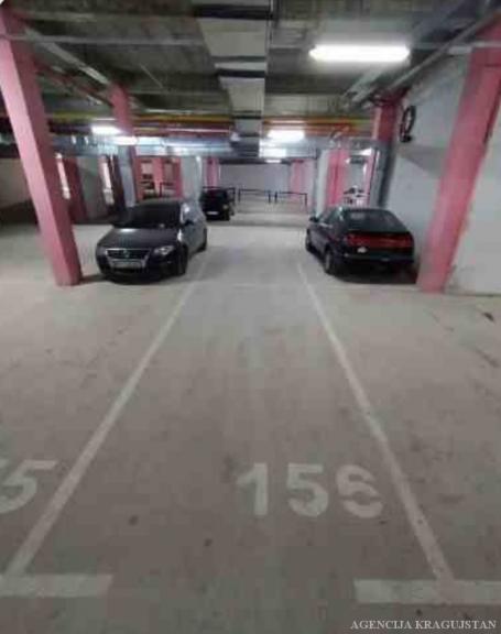 Izdavanje, Garaža, 11m2 , Bubanj