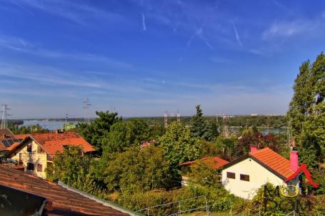 SREMSKA KAMENICA - BOCKE - KUćA - 275 m2 - 978,500€