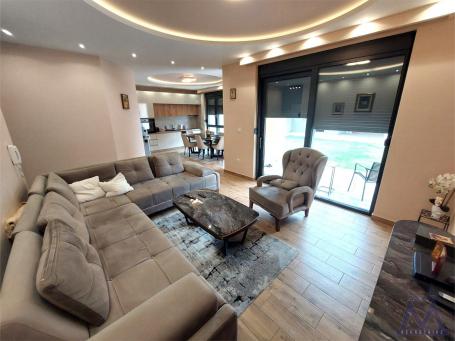 Novi Sad - Telep - prodaje se nova moderna kuća od 236m2, uknjižena, useljiva. 
Kuća se sastoji od d