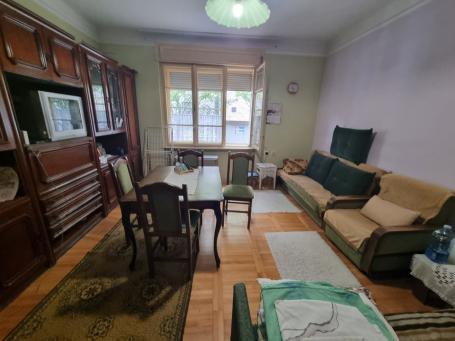 Uknjižen, odličan stan, kuhinja odvojena