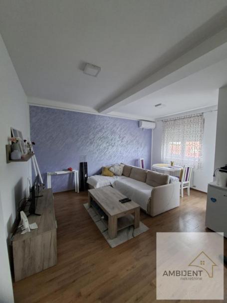 Dvosoban stan 45 m², Altina, Zemun