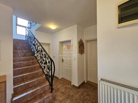 Kuća 325 m² sa placem 4 a, Bare, Kruševac