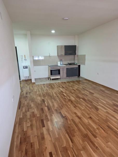 Izdaje se dvosoban stan 48m² – Ledine, novogradnja