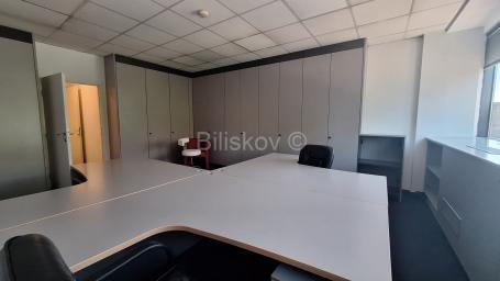 Najam, Trnje, Kanal, opremljen ured 38m2 na 2 katu poslovne zgrade