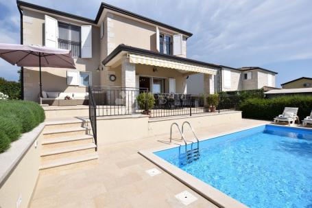 Poreč okolica - šarmantna vila s 3 spavaće sobe i bazenom