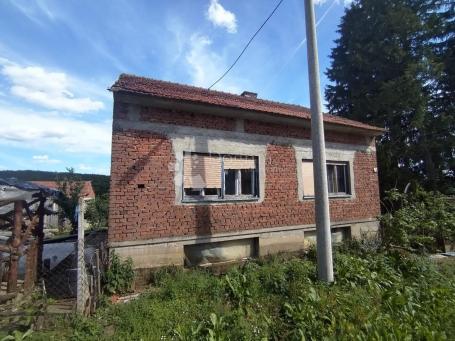 Kuća za adaptaciju s velikom okućnicom-Novi Bošnjani