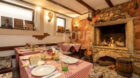 Otok Cres, grad Cres, kuća - restoran + apartmani + stan