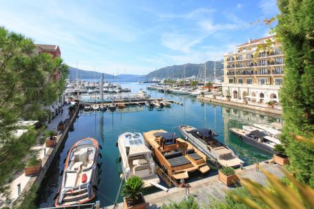 Spacious 2 bedroom Waterfront Apartment Tara