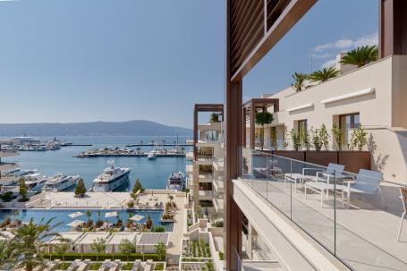 Serviced 3 bedroom Sea-view Penthouse Baia