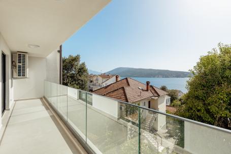 Savina 2bdr Sea-View Apartment
