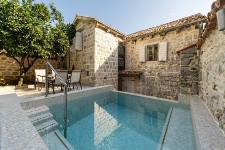 Waterfront Stone House Perast