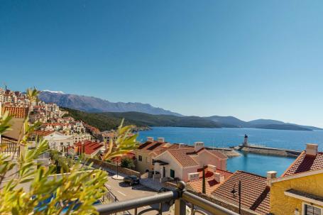 Two-bedroom Townhouse Lustica Bay