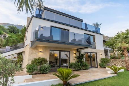 Contemporary 8 bedroom villa Markovici