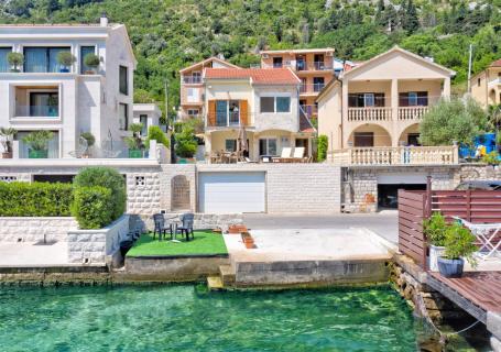 Waterfront house Muo, Kotor