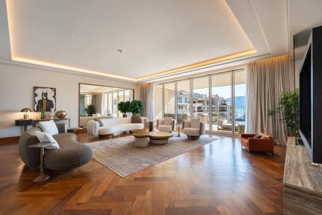 Luxury 4 bedroom Apartment in Elena Building