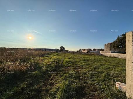 Građevinsko zemljište Prodaje se građevinsko zemljište – Marčana (474 m²)Industrijska zona