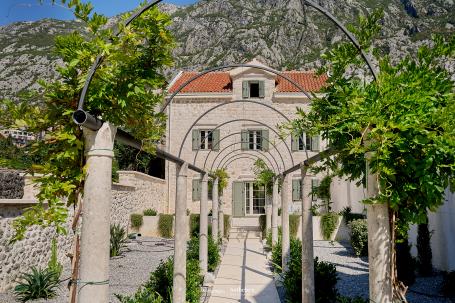 Family House Dobrota For Rent