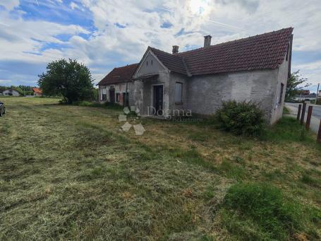 Odlična prilika! Građevinsko zemljište 2.387 m² s kućom u Trnovcu Bartolovečkom