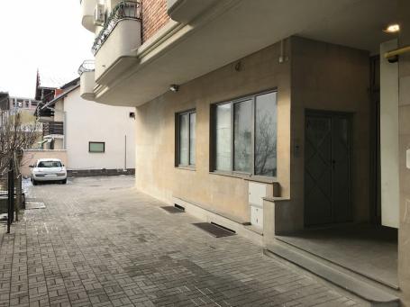 Izdavanje, Lokal, 43m2 , Centar