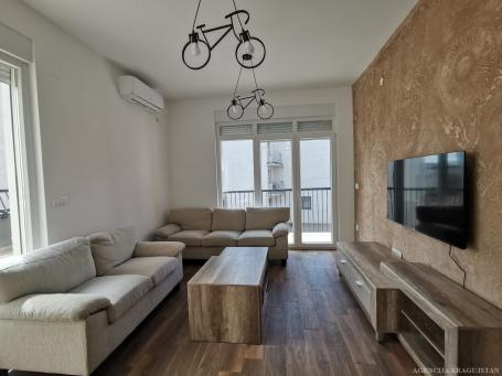 Izdavanje, Stan, 61m2 , Centar