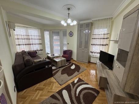 Izdavanje, Stan, 48m2 , Centar