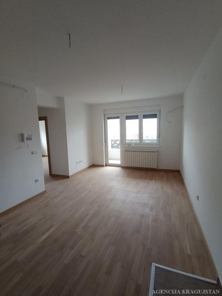 Izdavanje, Stan, 49m2 , Centar