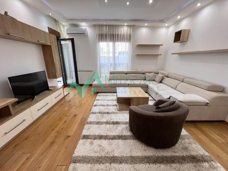 Izdavanje, Stan, 52m2 , Centar
