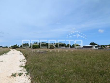 Poljoprivredno zemljište Jadreški-  553 m2!