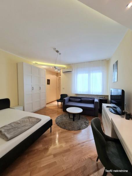 VRACAR KRUNSKI VENAC 25m2 , 500e
