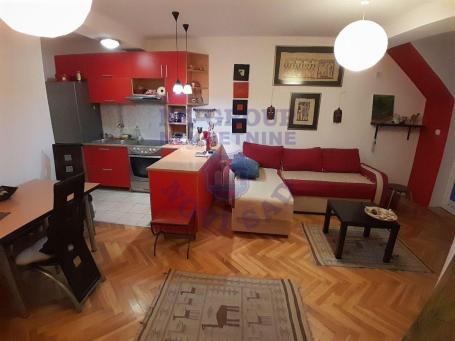 Odličan dvoiposoban stan na Grbavici