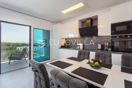 Istra, Štinjan, dugoročni najam stana 110 m² s tri spavaće sobe