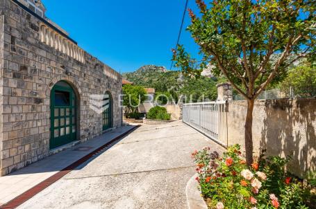 Dubrovnik, Čibača, Samostojeća kuća s poslovnim prostorom i više stambenih jedinica