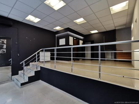 Izdavanje, Lokal, 77m2 , Centar