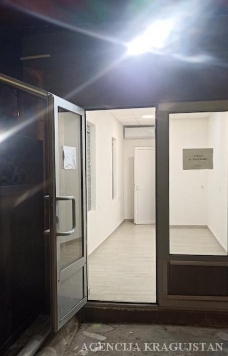 Izdavanje, Lokal, 12m2 , Centar