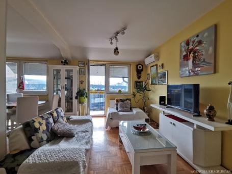 Izdavanje, Stan, 56m2 , Centar