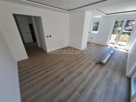 Sumice,137m2(84+30+13+10m2)4sob 84m2bašta 30m2, garaza 13m2 ostava 10m2