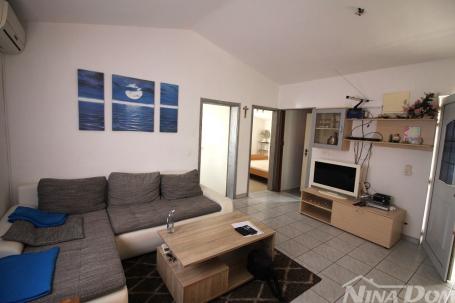 Apartman na katu s tri spavaće sobe
