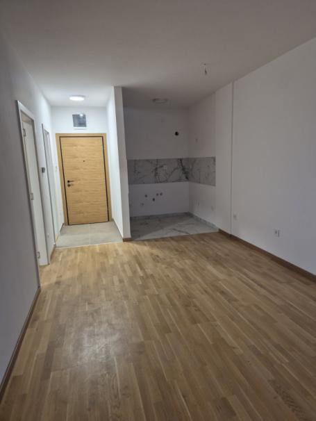 NOVI SAD - AVIJACIJA - 42.00 m2