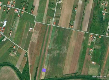 SURCIN BEČMEN 500m2 , 31500e